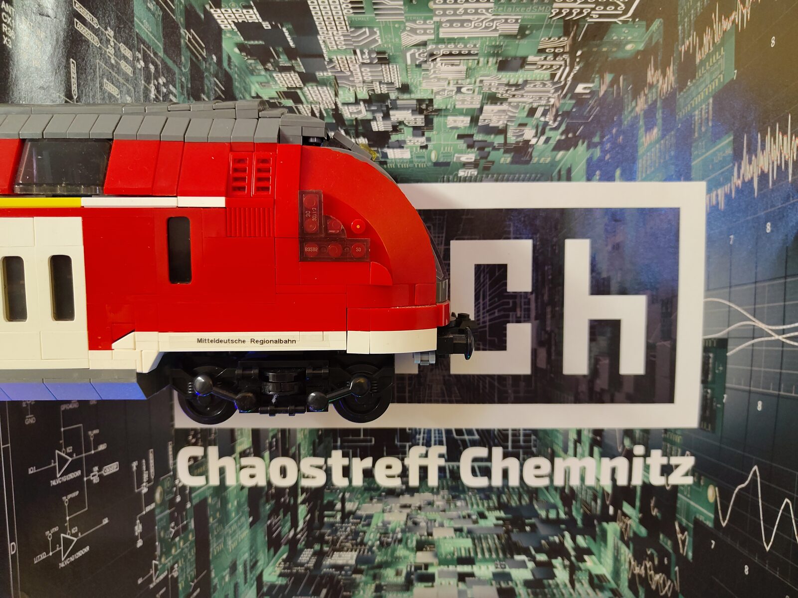 image from Bitte einsteigen: Der Fahrkartenschalter hat seit 13:37 geöffnet